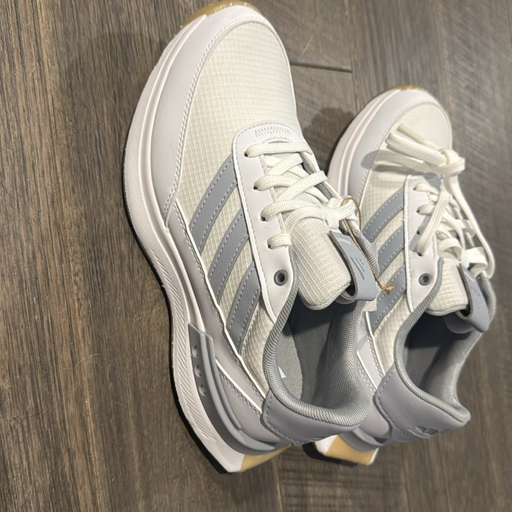 Adidas Kids White and Light Gray Sneakers/Golf Sneakers. Water Resistant - Picture 4 of 5